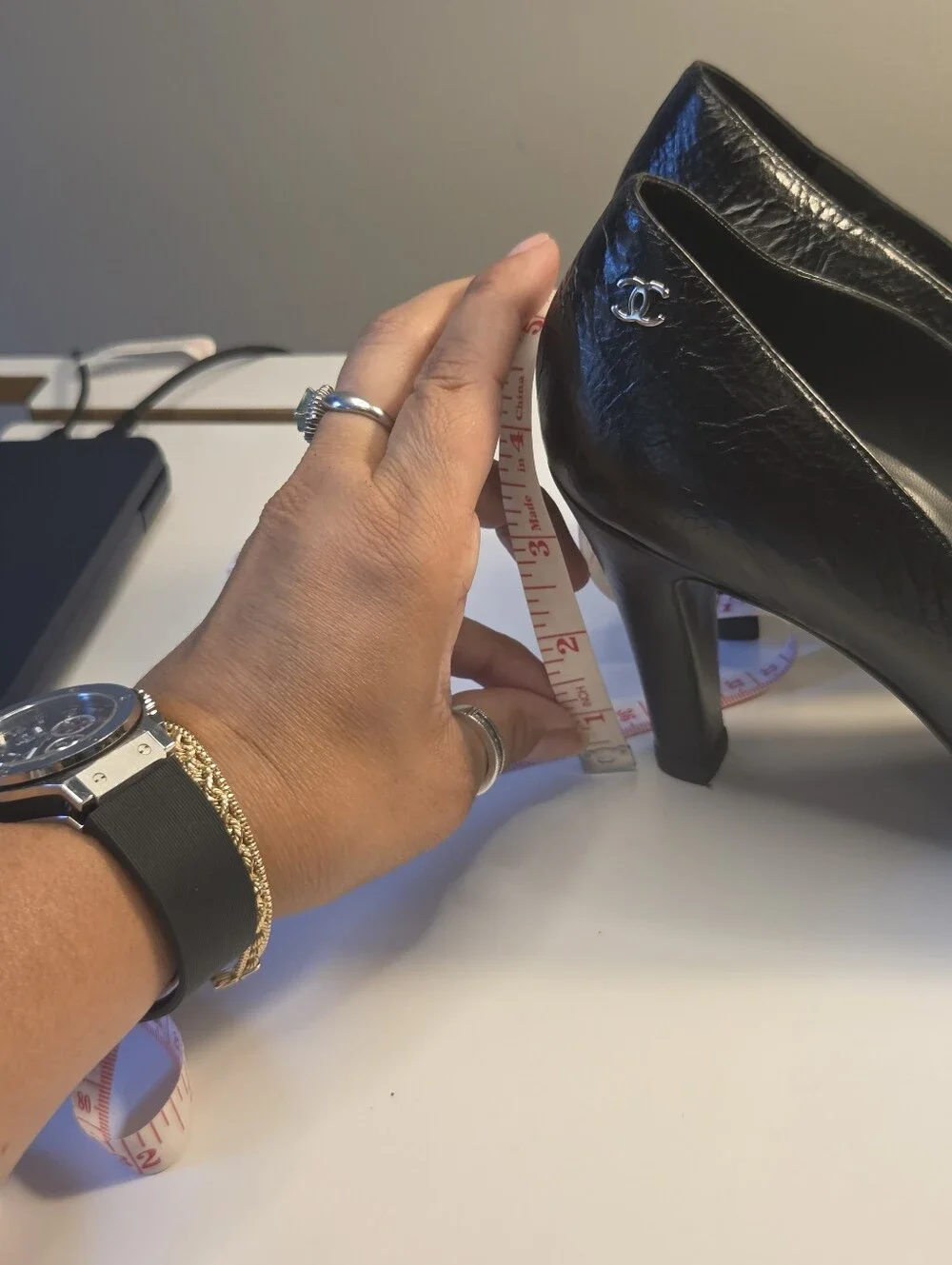 Chanel pumps black leather CC Pointed Cap Toe Size 40 Authentic
